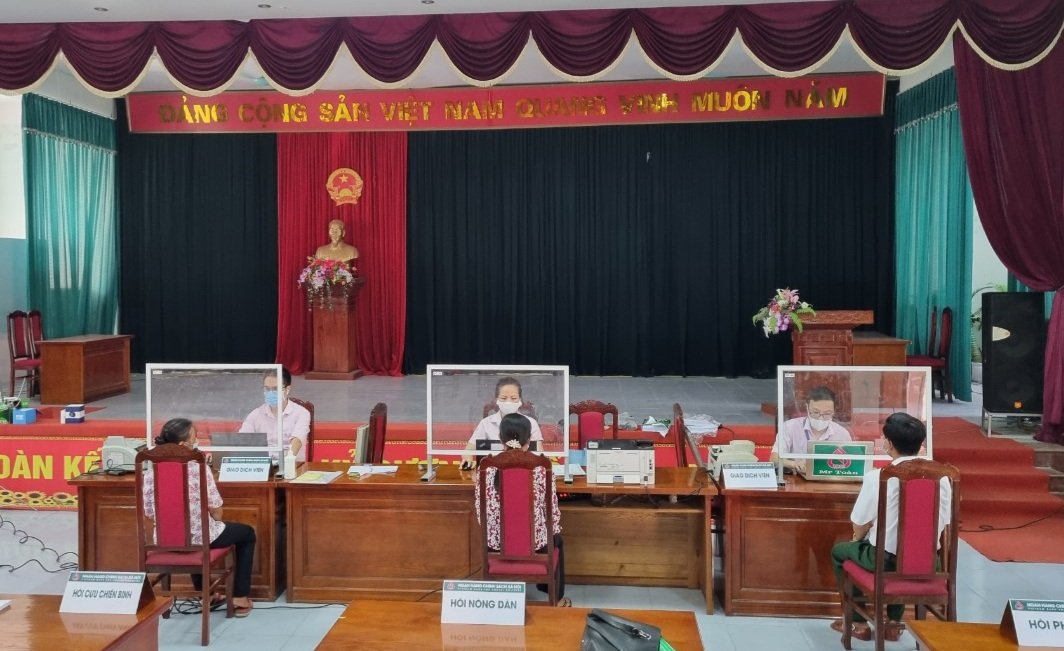 Ngân hàng Chính sách xã hội huyện tăng cường công tác phòng, chống dịch Covid-19, giải ngân kịp thời nguồn vốn ưu đãi tại xã Cổ Đô.